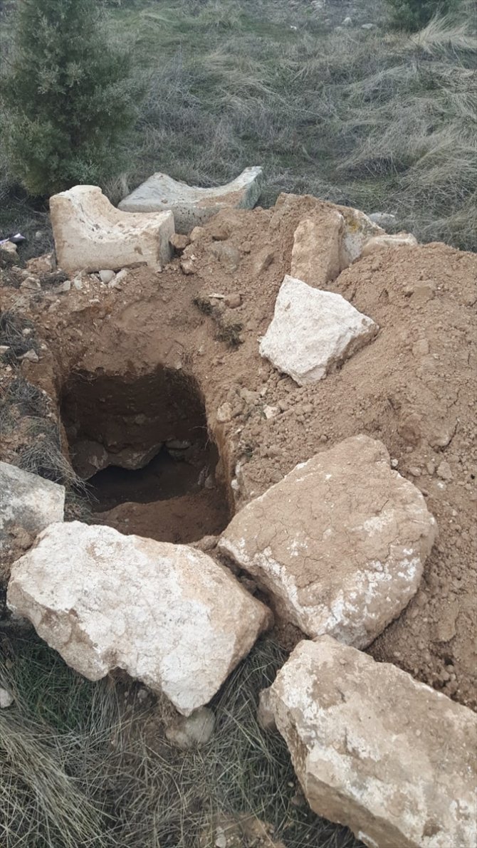 Malatya'da mezarlara zarar veren 2 şüpheli yakalandı