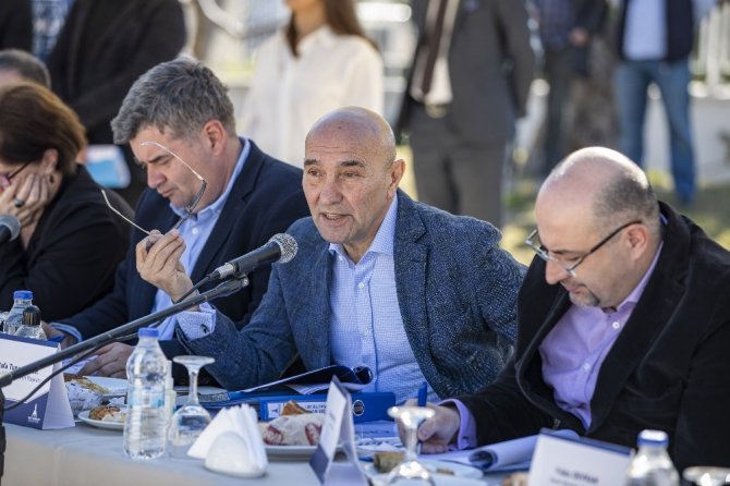 Başkan Soyer: "Koruyarak geliştireceğimiz bir turizm peşindeyiz"