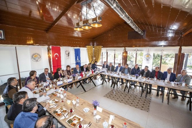 Başkan Soyer: "Koruyarak geliştireceğimiz bir turizm peşindeyiz"