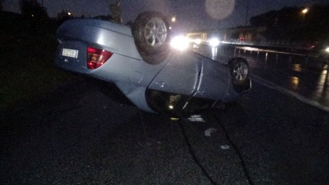 Sancaktepe‘de otomobil takla attı