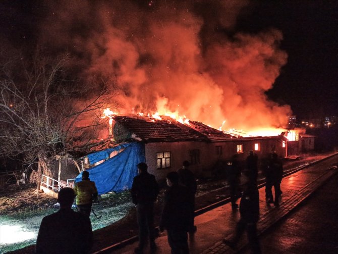 Darende'de iş yeri yangını