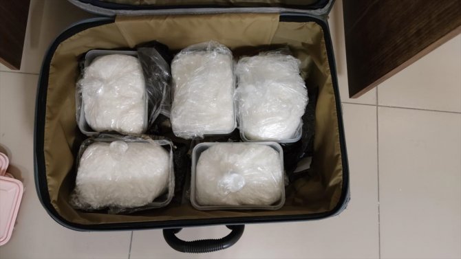 Van'da 5 kilo 972 gram metamfetamin ele geçirildi