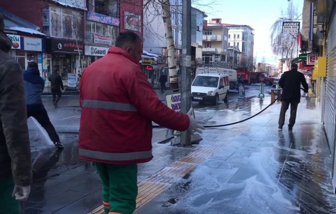 Ardahan’da cadde ve sokaklar sabunlu suyla yıkandı