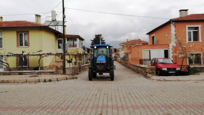 Avanos’ta korona virüse karşı traktörcüler seferber oldu