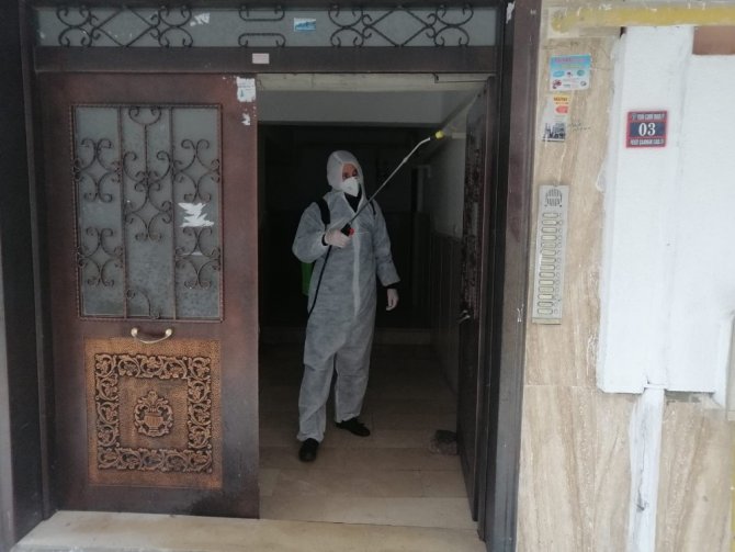 Yozgat Belediyesi apartmanları ücretsiz dezenfekte ediyor