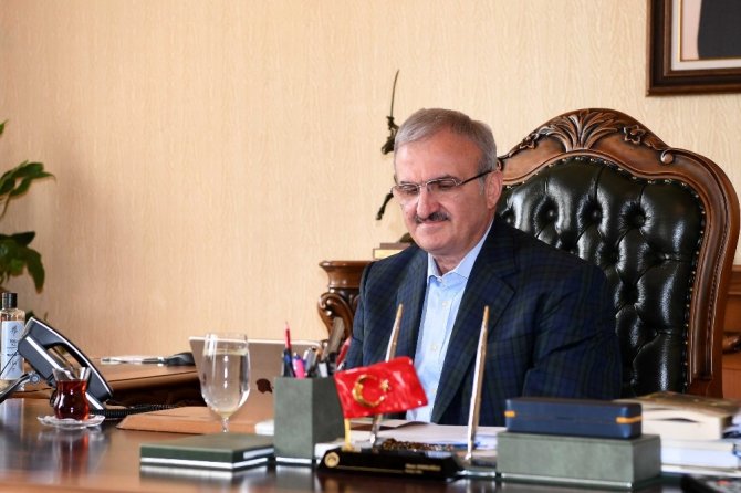 Vali Karaloğlu: “Antalya’da üretim sorunsuz devam ediyor”
