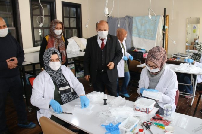 Kütahya Olgunlaşma Enstitüsü her gün 2 bin maske üretiyor