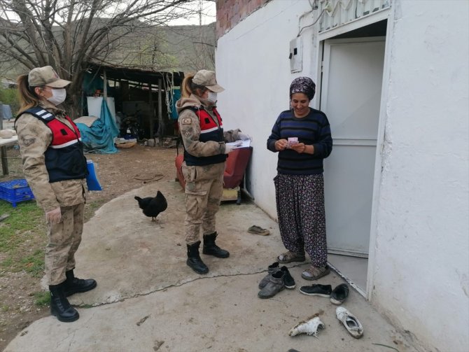 Malatya'da sosyal yardım ödemeleri hak sahiplerine evlerinde yapıldı