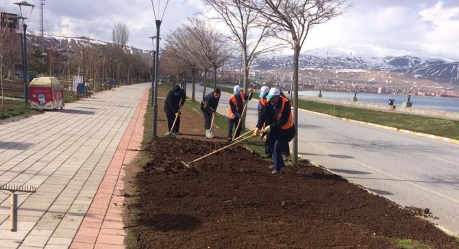 Tatvan'da park ve bahçe çalışmaları