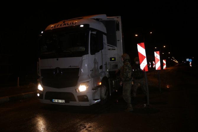 Erciş'te araç giriş çıkışları denetleniyor