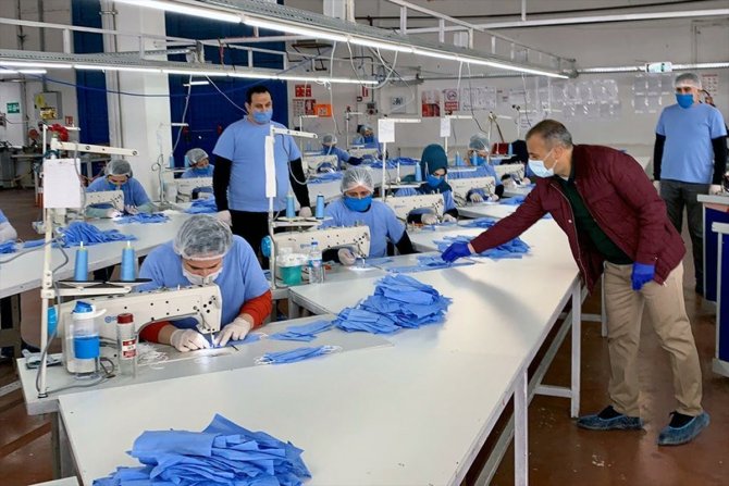 Tunceli'de Kovid-19 nedeniyle üretilen 200 bin maske ücretsiz dağıtılıyor