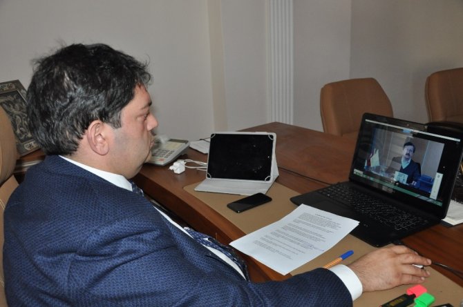 TOBB Yönetim Kurulu Başkanı Rifat Hisarcıklıoğlu, oda ve borsa başkanlarıyla video konferans aracılığı ile görüştü