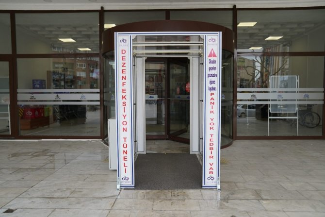 Çorlu’da belediye girişine dezenfeksiyon tüneli kuruldu