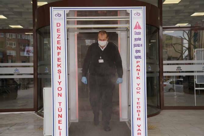 Çorlu’da belediye girişine dezenfeksiyon tüneli kuruldu