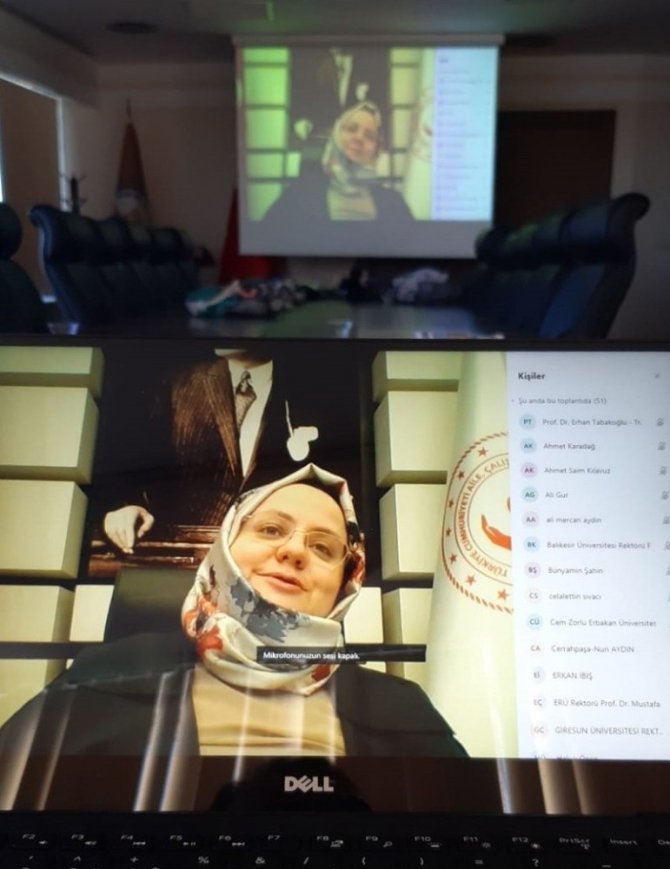 Bakan Zehra Zümrüt Selçuk, hastanesi olan üniversitelerin rektörleriyle dijital ortamda toplantı gerçekleştirdi