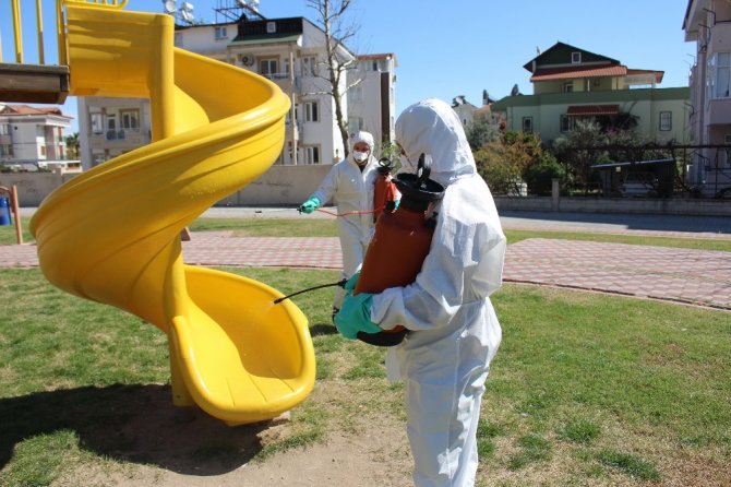 Antalya’nın 19 ilçesi 32 bin litre dezenfektan ile temizlendi