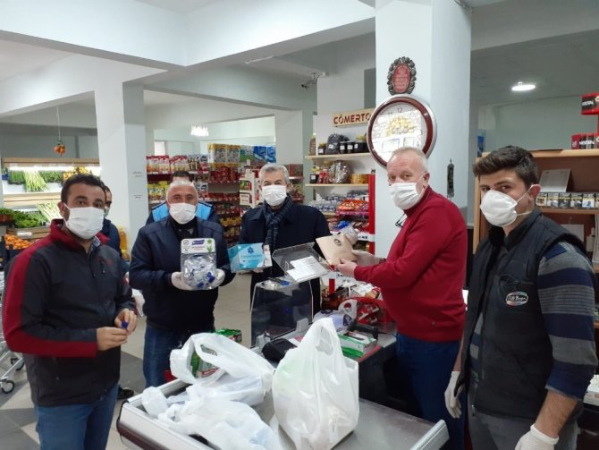 Arapgir’de esnafa maske dağıtımı yapıldı