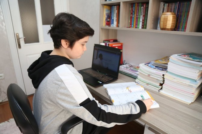 Eyüpsultanlı öğrenciler, online deneme sınavına girecek
