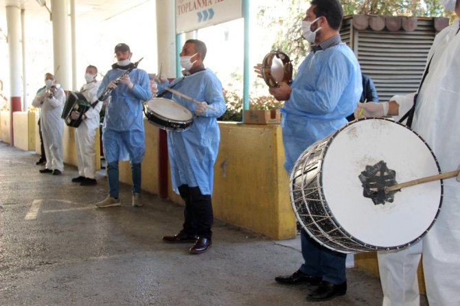 İzmir’de sağlık çalışanlarına moral konseri