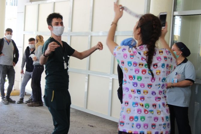 İzmir’de sağlık çalışanlarına moral konseri