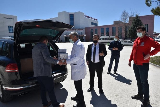 Taşköprü Belediyesi, kurumlara 6 bin adet maske hediye etti
