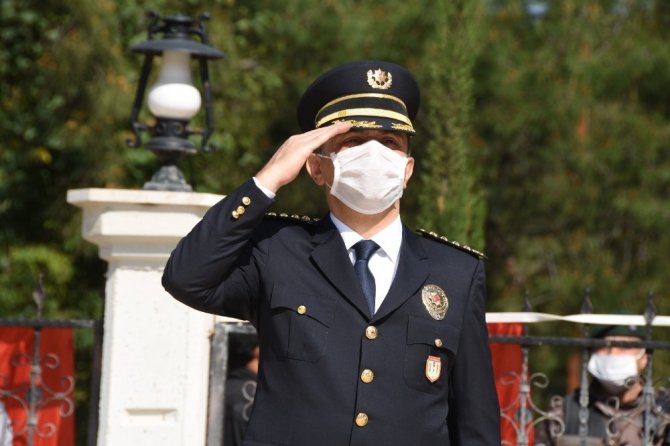 Türk Polis Teşkilatının 175.Kuruluş Yıldönümü kapsamında şehitlikte tören düzenlendi