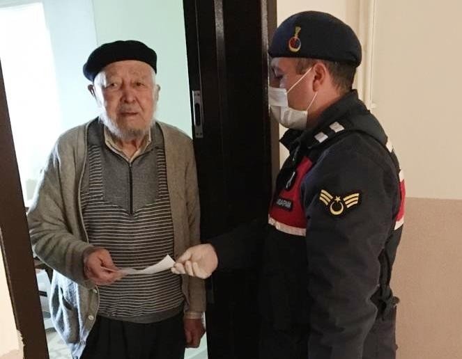 86 yaşındaki amcadan 10 bin lira bağış