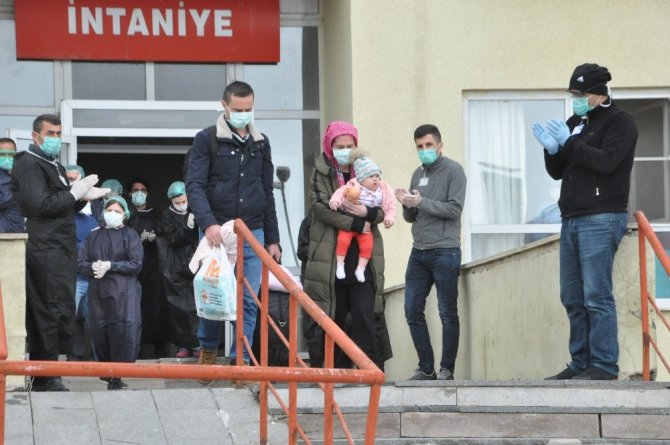 Yüksekova’da korona virüsü tedavisi gören 3 hasta taburcu oldu