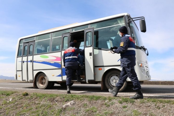 Kars’ta jandarmadan cep telefonu ve kırmızı ışık uygulaması