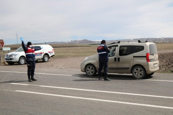 Kars’ta jandarmadan cep telefonu ve kırmızı ışık uygulaması