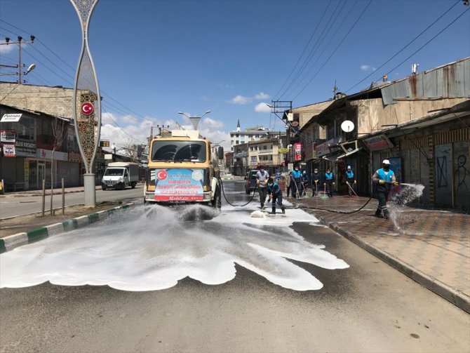 Erciş'te dezenfeksiyon çalışmaları sürüyor