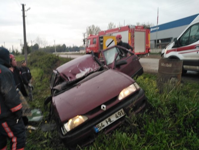 Akyazı’da otomobil şarampole yuvarlandı: 1 yaralı