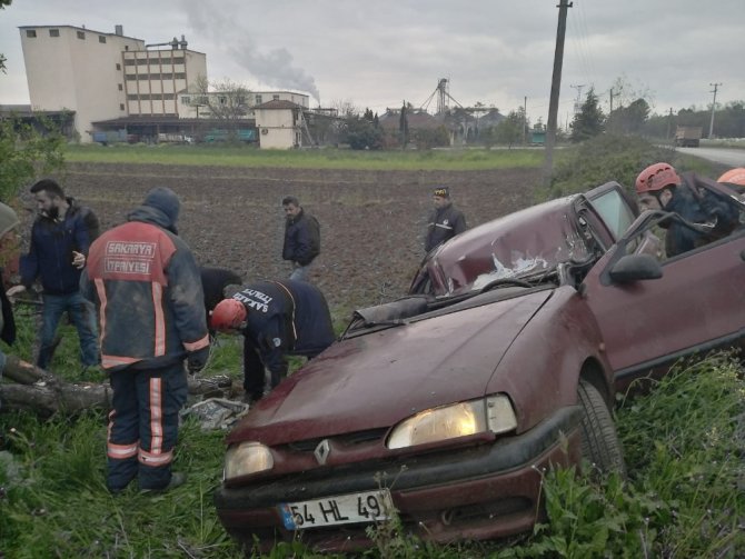 Akyazı’da otomobil şarampole yuvarlandı: 1 yaralı