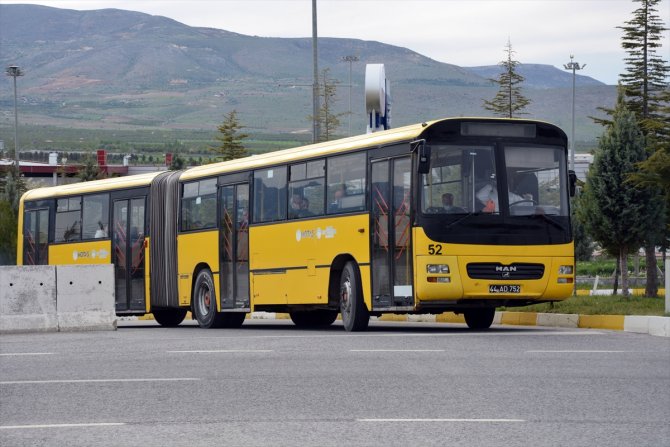 Azerbaycan'dan getirilen 182 Türk vatandaşı Malatya'da