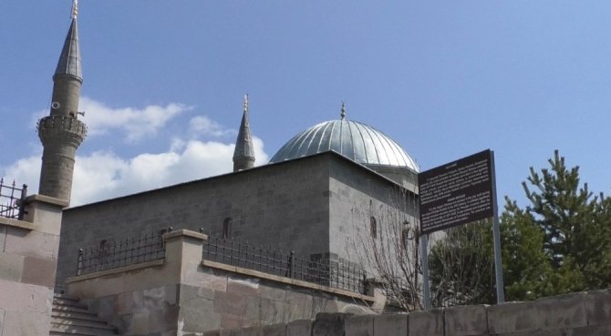 Kars Ulu Cami’de Ermeniler 285 Türk’ü diri diri yakmış