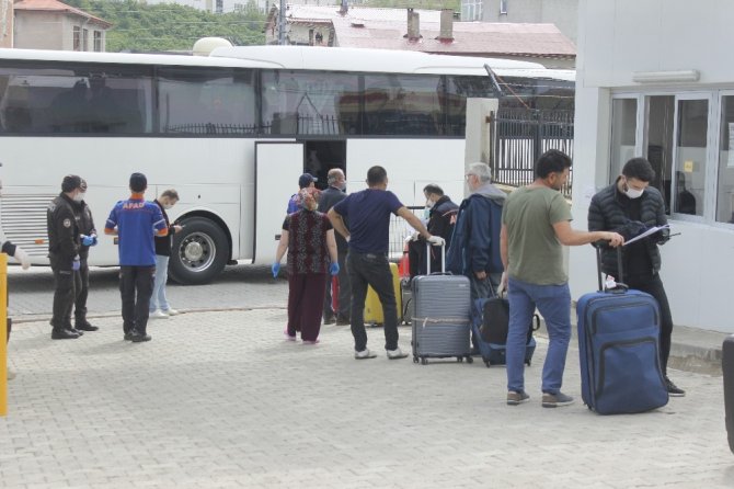 Almanya’dan Giresun’a getirilen Türk vatandaşları karantina sürecini tamamladılar