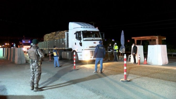 kisitlamanin kalkmasinin ardindan sehre giris cikislar basladi