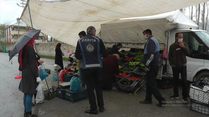 Erciş Belediyesi vatandaşlara maske dağıttı