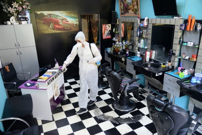 Aydın’da berber ve kuaförler dezenfekte ediliyor