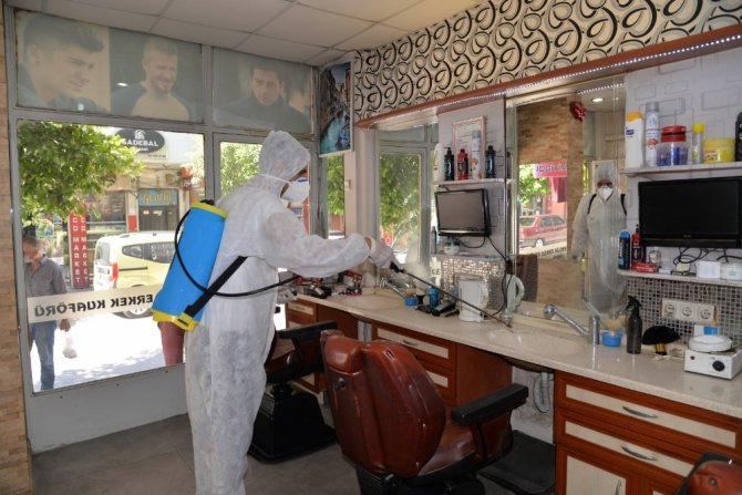 Aydın’da berber ve kuaförler dezenfekte ediliyor