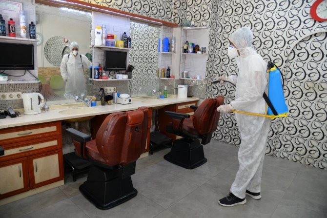 Aydın’da berber ve kuaförler dezenfekte ediliyor