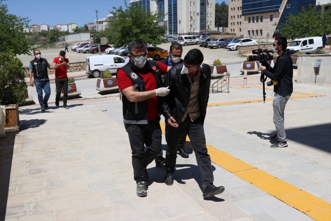 Elazığ'da yastık içinde saklanan 1100 uyuşturucu hap ele geçirildi