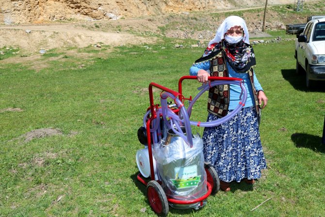 Oltu'da 12 çiftçiye süt sağım makinesi desteği