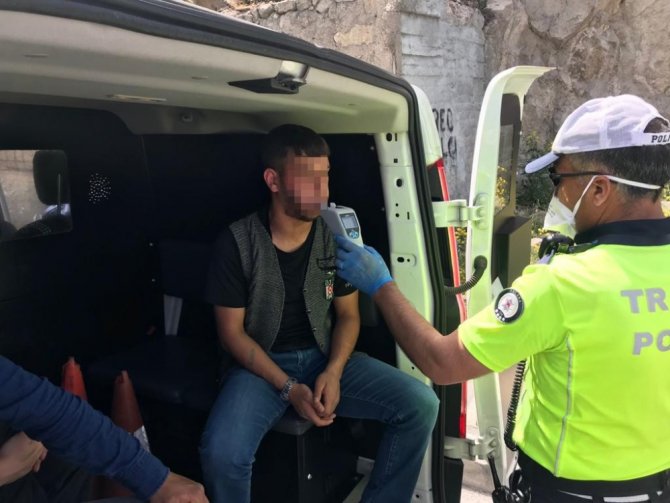 “Mahalle bizim, ev kira” dediler, sokağa çıkma kısıtlamasını çiğnediler