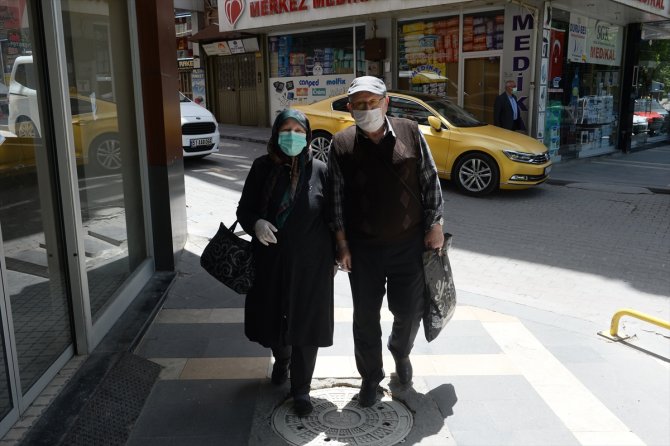 65 yaş ve üzeri vatandaşlar yeniden sokağa çıktı
