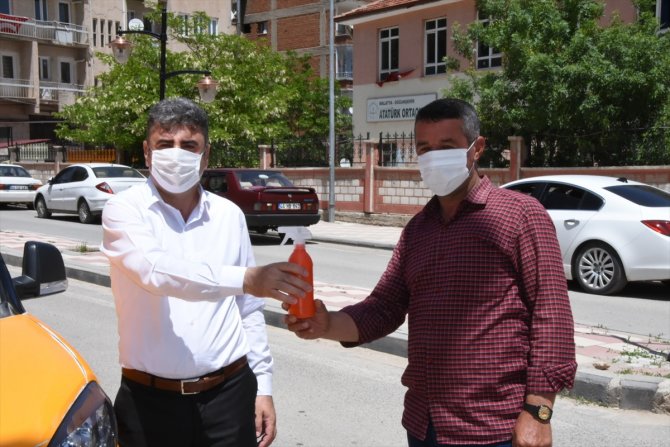 Doğanşehir'de şoför esnafına maske ve hijyen malzemesi dağıtıldı