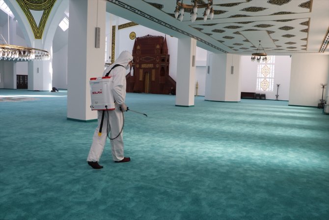 Ağrı'da camiler dezenfekte edildi