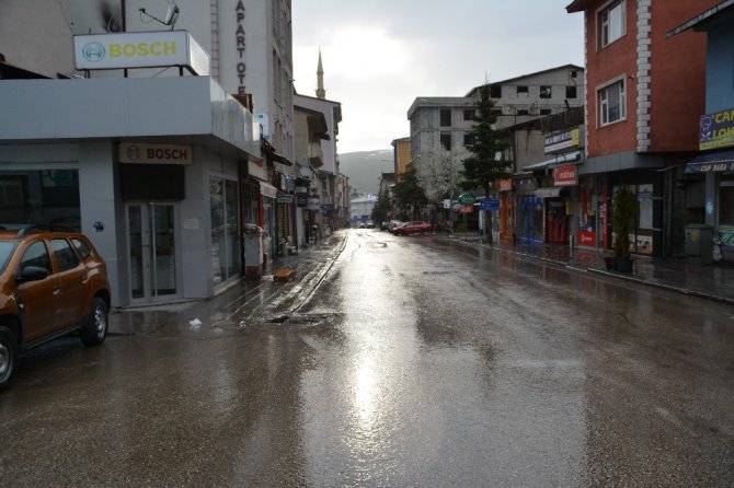 Sarıkamış’ta cadde ve sokaklar boş kaldı
