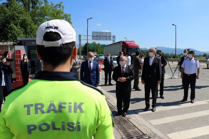 Sakarya Valisi görevde olan personelin bayramını kutladı