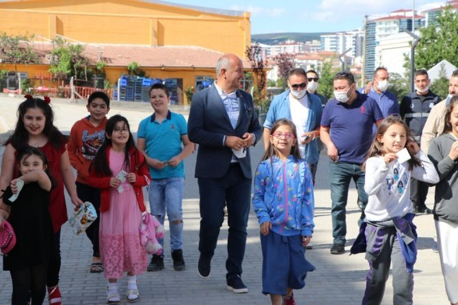 Başkan Türkyılmaz hem bayramlaştı hem projeleri değerlendirdi
